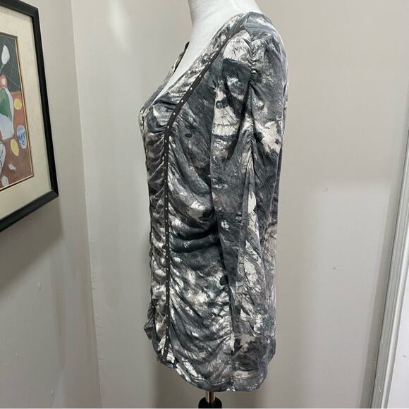 Apanage Grey and White Ruched 3/4 Sleeve Top Size 14 V-Neck Studded Tee - Picture 8 of 10